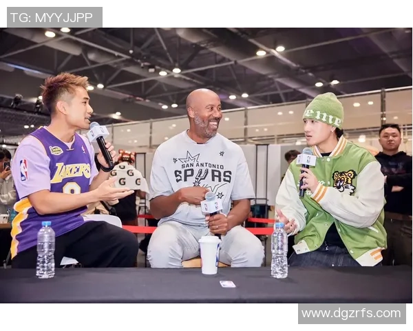 足球球星与经典歌曲的完美结合:用音乐诠释足坛传奇人物的风采与人生 足球球星与经典歌曲的完美结合:用音乐诠释足坛传奇人物的风采与人生